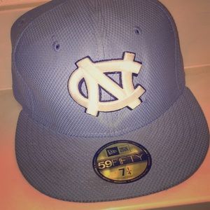 I am selling a hat of Newera